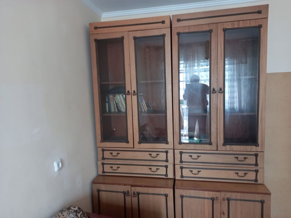 Продам шкафы ( сервант)
