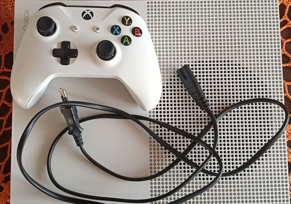 XBOX ONE S 1TB în stare excelentă