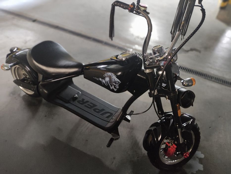 Motocicleta electrica tip chopper
