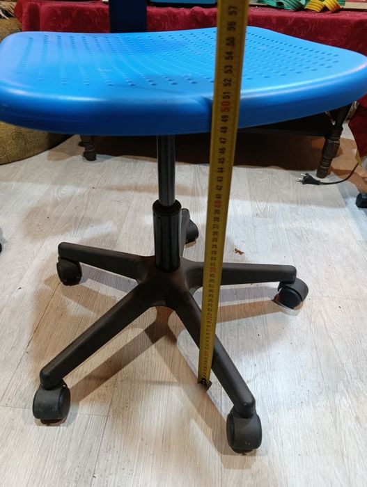 Въртящ се детски стол