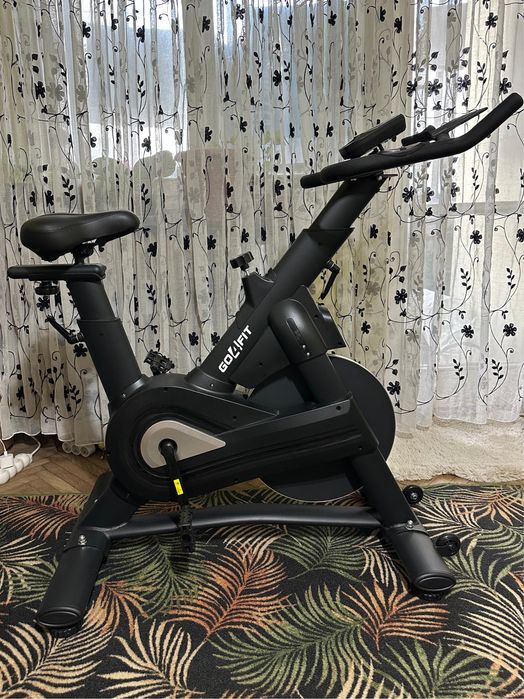 Bicicletă fitness / spinning GF220 Pro – ideală pentru acasă