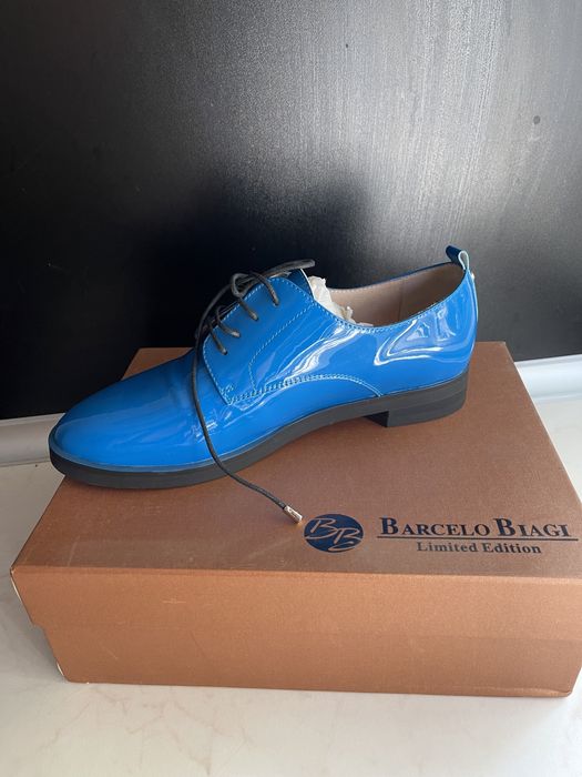 Обувь на низком каблуке