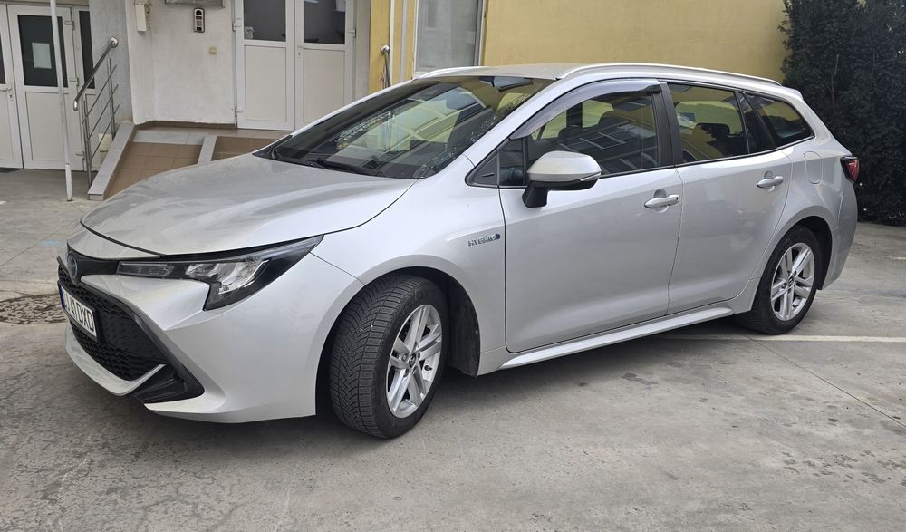Vând toyota corolla 1.8 Hybrid