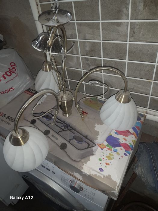 Продам дме люстры.