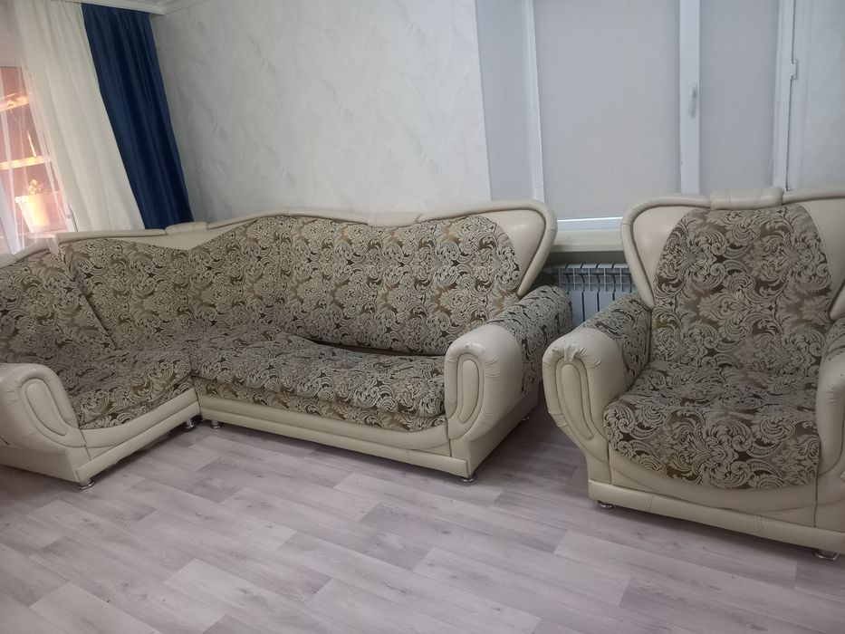 Отдам даром диван