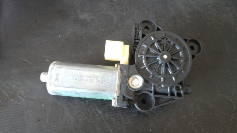 Motoras macara usa dreapta spate mercedes c-class w203 a2037301046