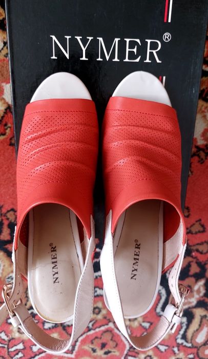 Продам босоножки