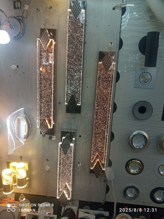 Бра с разными цветами и размерами