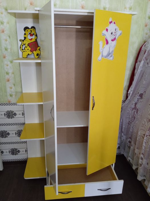 2 этажли кровать шифонери билан бирга сотилади.