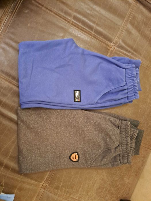 10 броя блузи с дълъг ръкав и 2 броя долнища