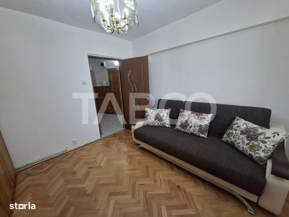 Apartament de inchiriat 2 camere zona Strand etaj 3 bucatarie separata