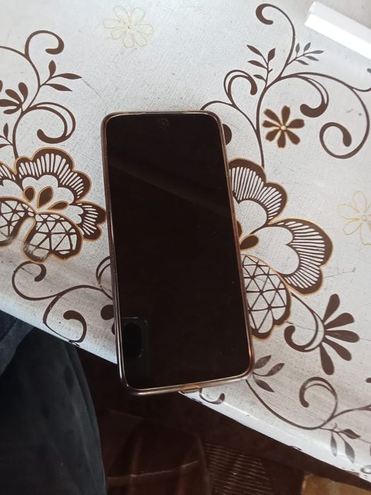 продаю телефон REDMI 13