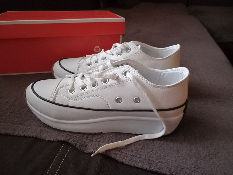 Дамски маратонки номер 39