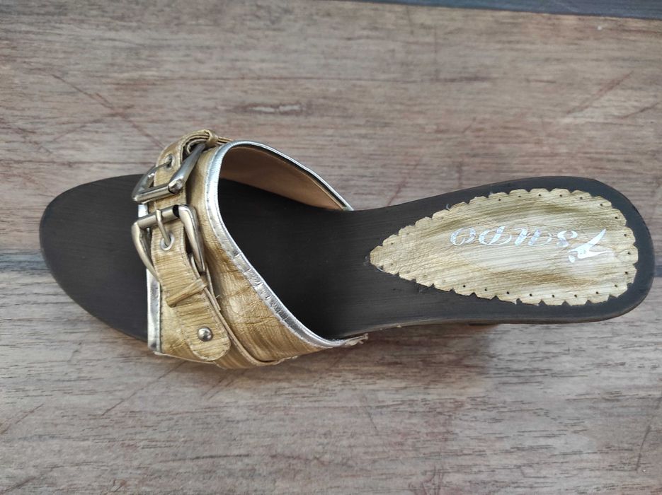 Атрактивни дамски чехли на ток, размер 35/36