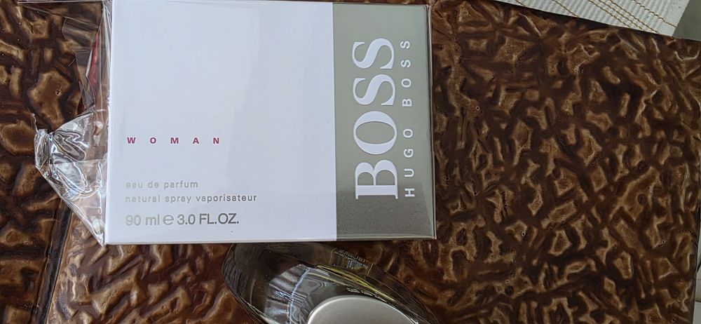 Hugo Boss, BOSS WOMAN 90ML
Boss Woman
Eau de Parfum за жени 90 ml
Boss Woman
Eau de Parfum за жени 90 ml