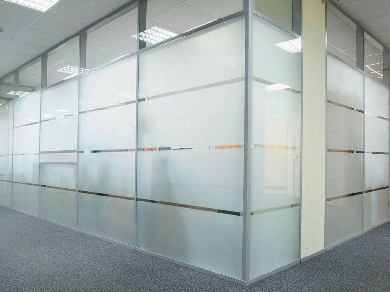 Матирование стекол, тонировка офисных перегородок
