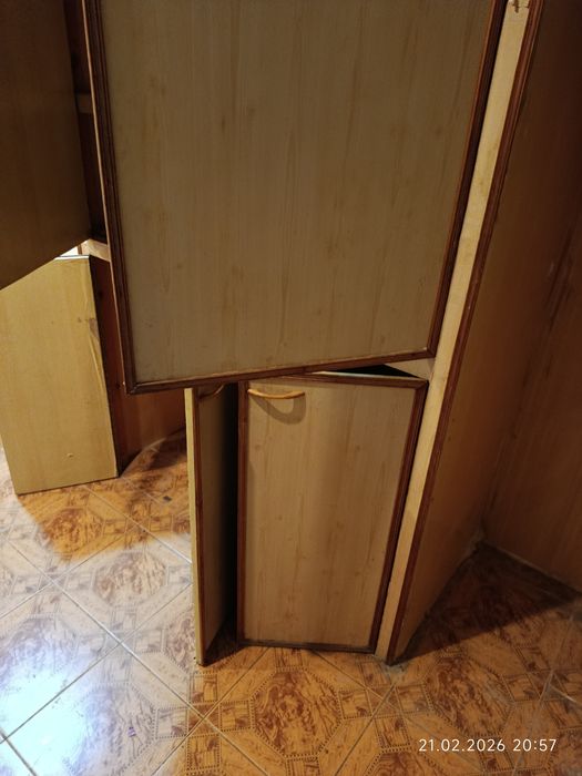 Доски. Сборный шкаф. Даром