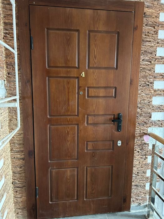 Продам входную дверь