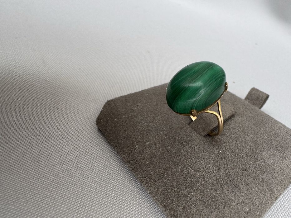 Inel din aur si malachit