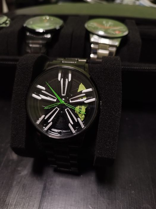 Часовник с джанта за автомобилни ентусиасти