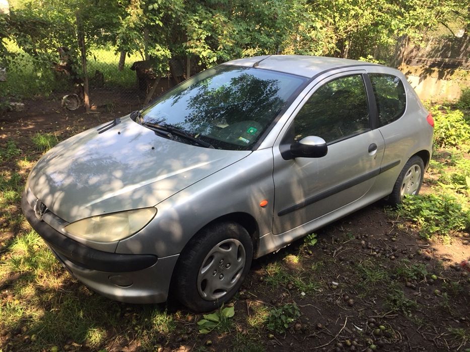 Пежо 206 на части счупен двигател