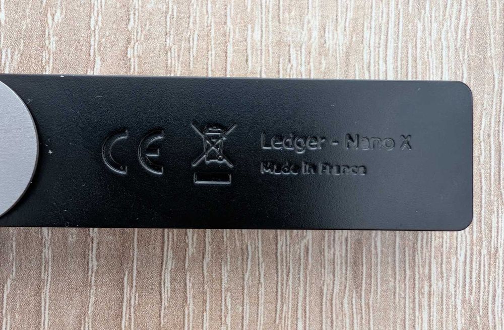 Крипто портфейл Ledger Nano X
