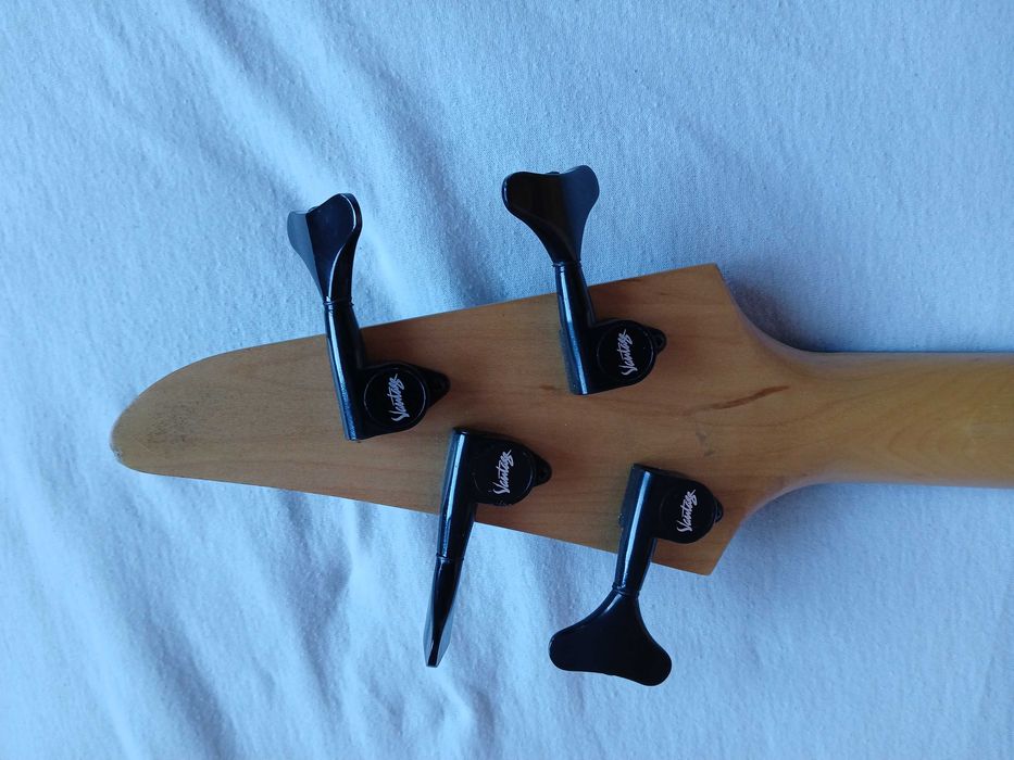 Бас китара  Vantage