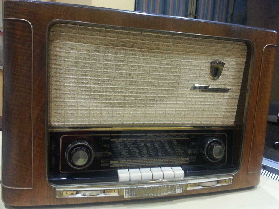 Старо  лампово радио GRUINDIG .