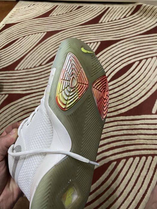 Продам кроссовки nike