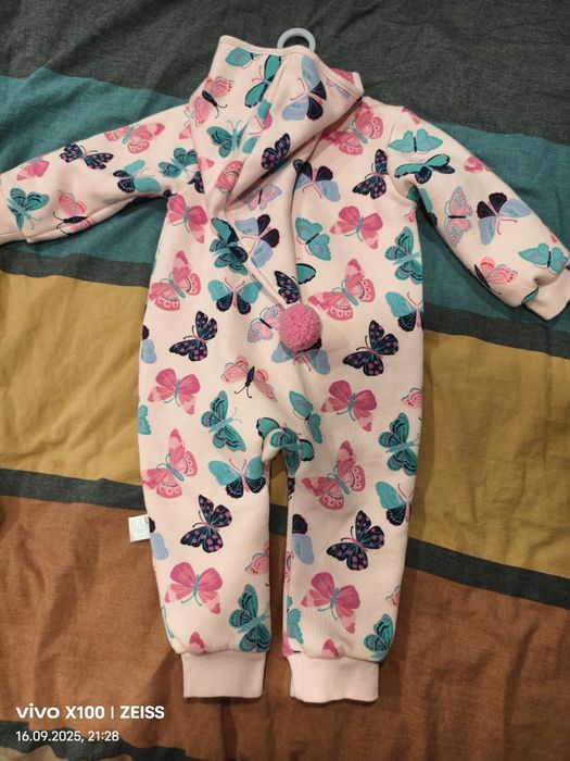 Демисезонный комбинезон для девочки