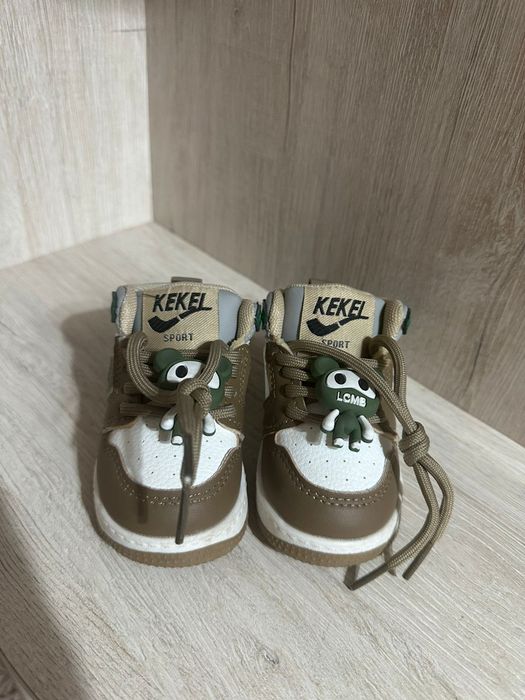 Продам детскую обувь