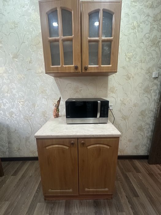 Кухонный гарнитура с вытяжкой