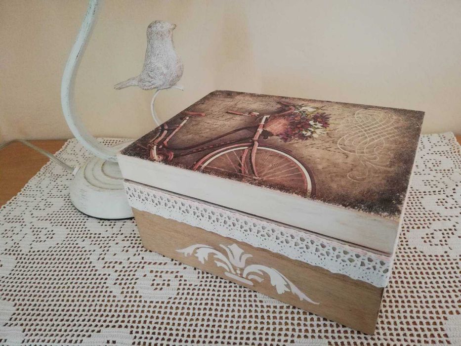 Кутия за бижута ВИНТИДЖ ръчна декорация отвън и отвътре