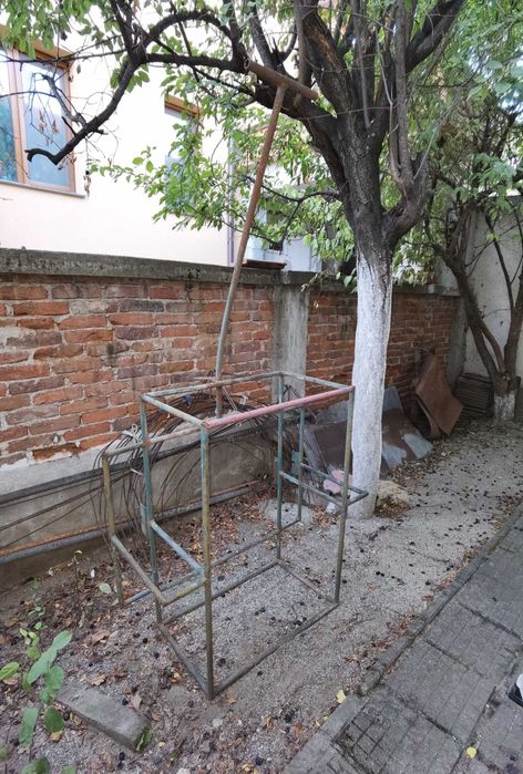 Метална конструкция за количка