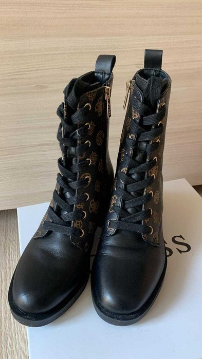 Есенни боти Guess