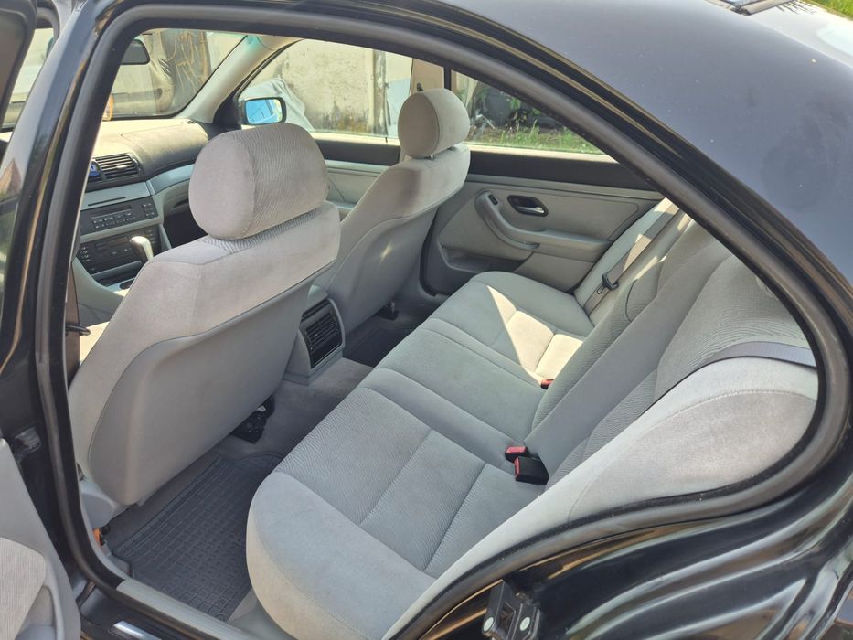 BMW Seria 5 E39 523i Automat - 2.5i 170CP - Clima / Angel Eyes / 2 seturi de roti / Arata si merge foarte bine!
