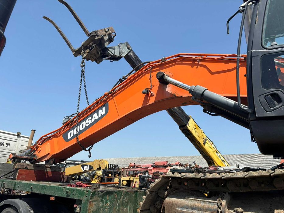 Dezmembrez excavator  Doosan DX380 LC-5 an 2019-piese de schimb Doosan