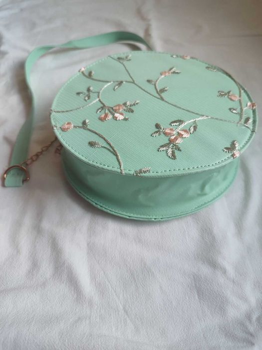 Нова дамска кръгла зелена чанта през рамо с дантела