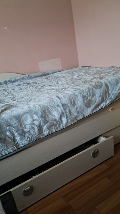 Pat de o  persoana cu saltea suplimentara