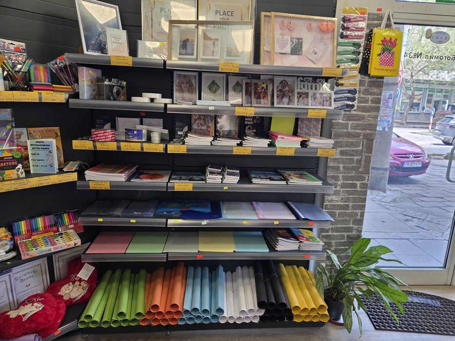 Стелажи за магазин