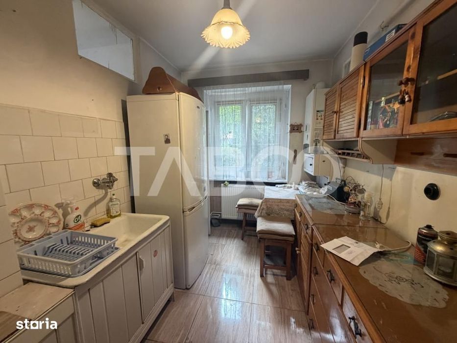 Apartament 2 camere decomandat parter gradina zona Negoiu