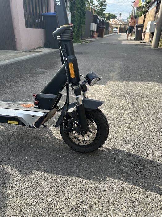 Kukirin M4 Max leduri rgb pe laterale