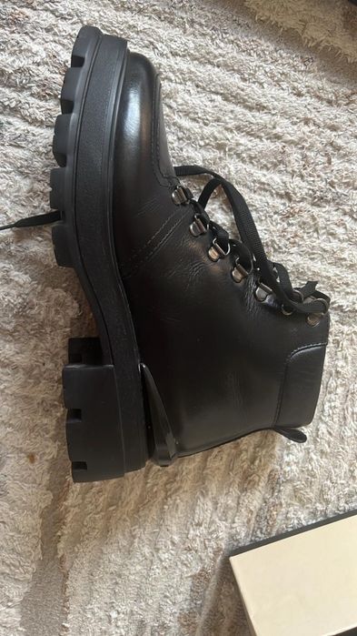 Продам зимние ботинки