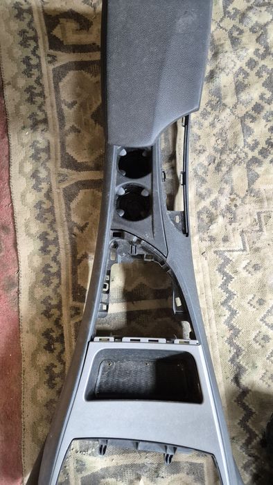 Оригинална Средна Конзола с Подлакътник за БМВ 1 серия 2003- 2013г