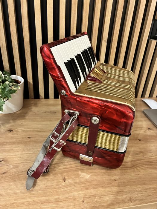 Acordoeon Hohner cu 40 de basi