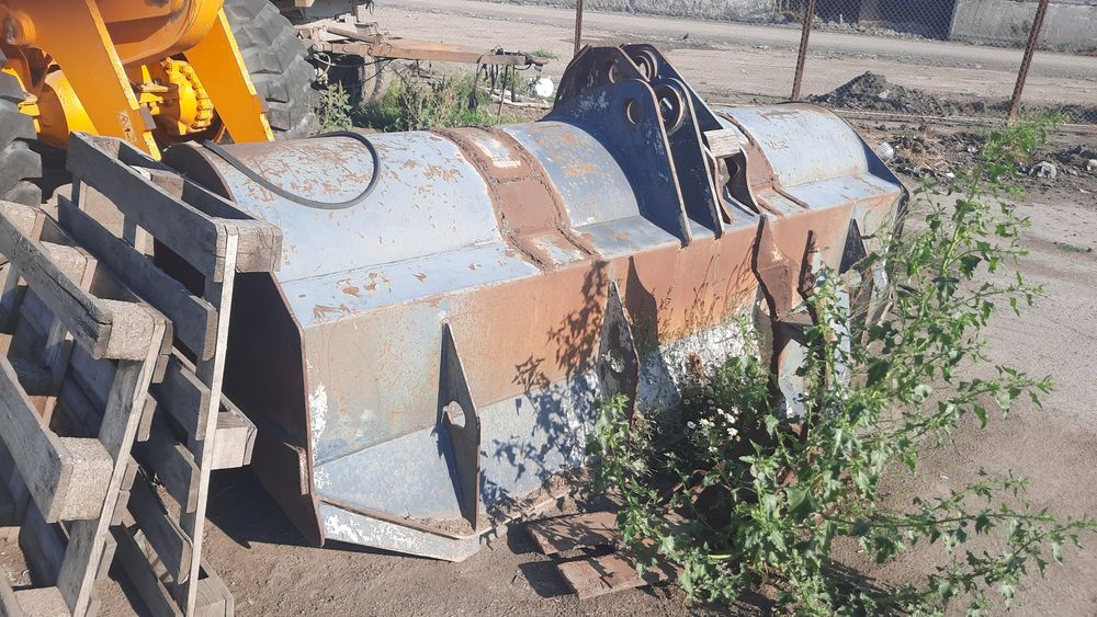 Продам погрузчик без двигателя