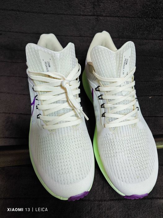 Продам кроссовки Nike