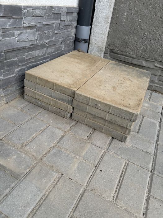 Vand 8 dale pentru alee