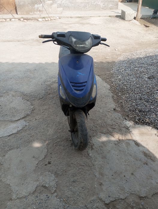 Skuter sotiladi benzinli