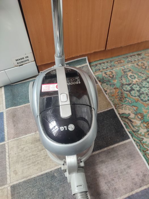 Пылесос LG 180 V